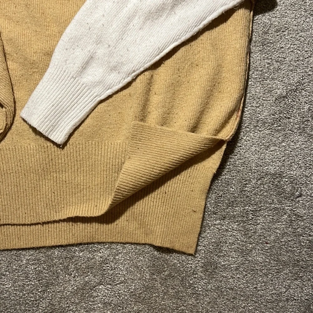 Tri-Color Sweater - Picture 4 of 4